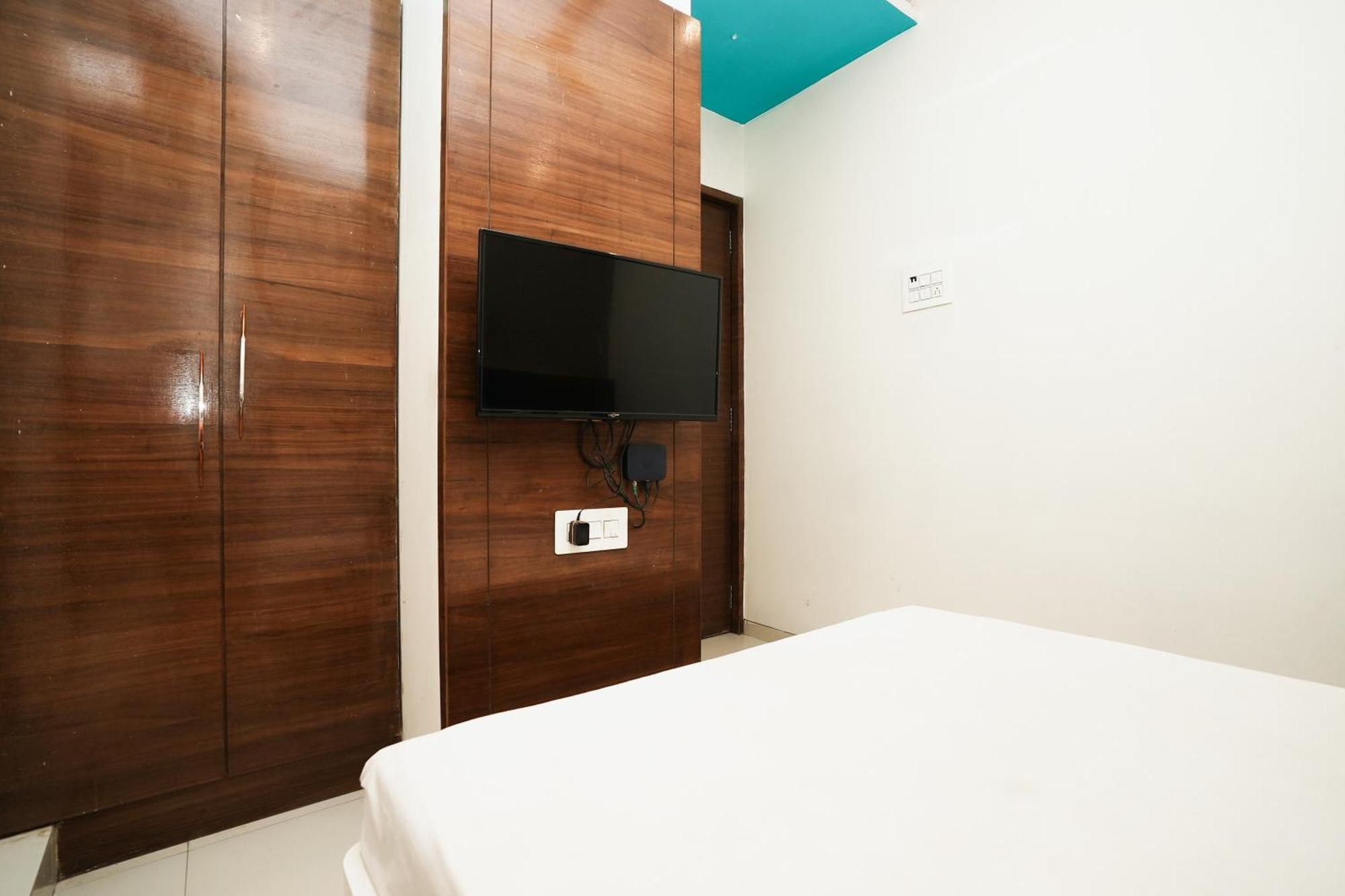 Hotel Elegance Mumbai Exterior photo